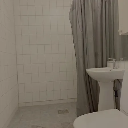 Stort Hus Med Fire Soverom Og 8 Senger *