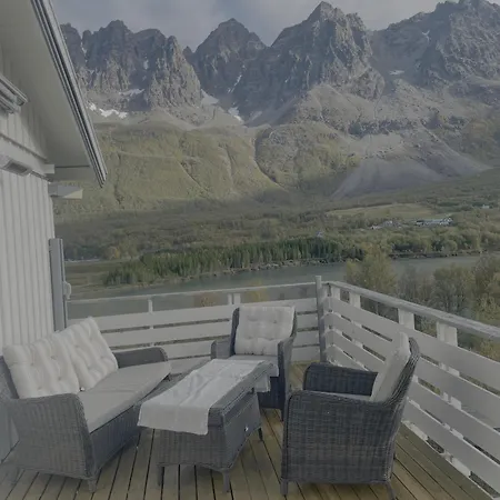 Stort Hus Med Fire Soverom Og 8 Senger * Tromsø