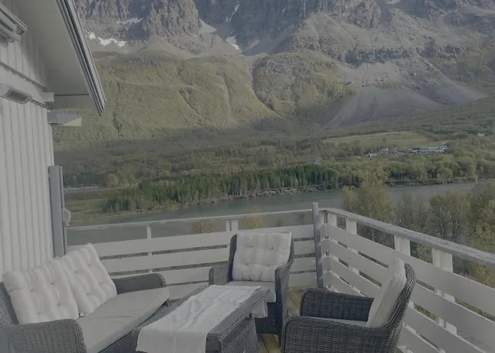 Stort Hus Med Fire Soverom Og 8 Senger * Tromsø