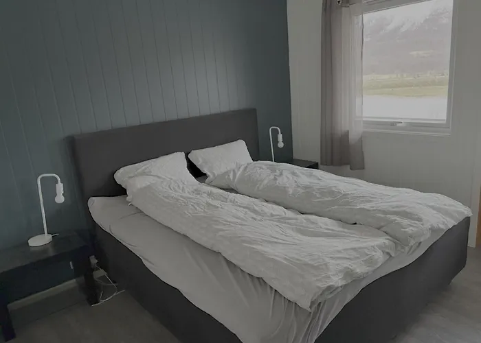 Stort Hus Med Fire Soverom Og 8 Senger